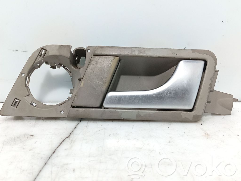 Klamka wewnętrzna drzwi przednich   8Z0837020C27X,8X0837020CE82,8Z0837020
