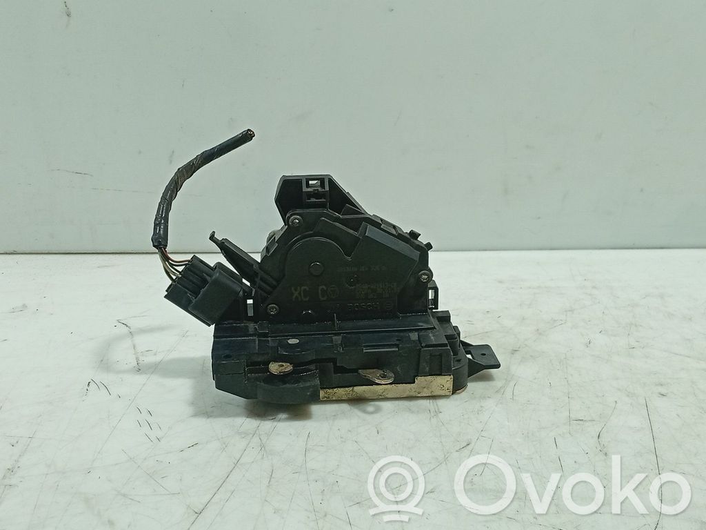 Ford Focus Priekšpusē slēdzene 