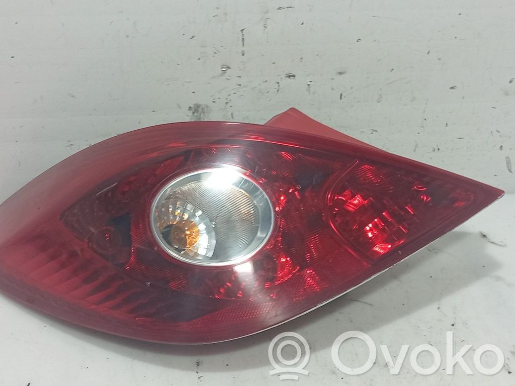 Opel Corsa D Aizmugurējais lukturis virsbūvē 