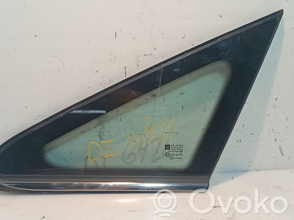 Opel Zafira B Szyba przednia karoseryjna trójkątna 