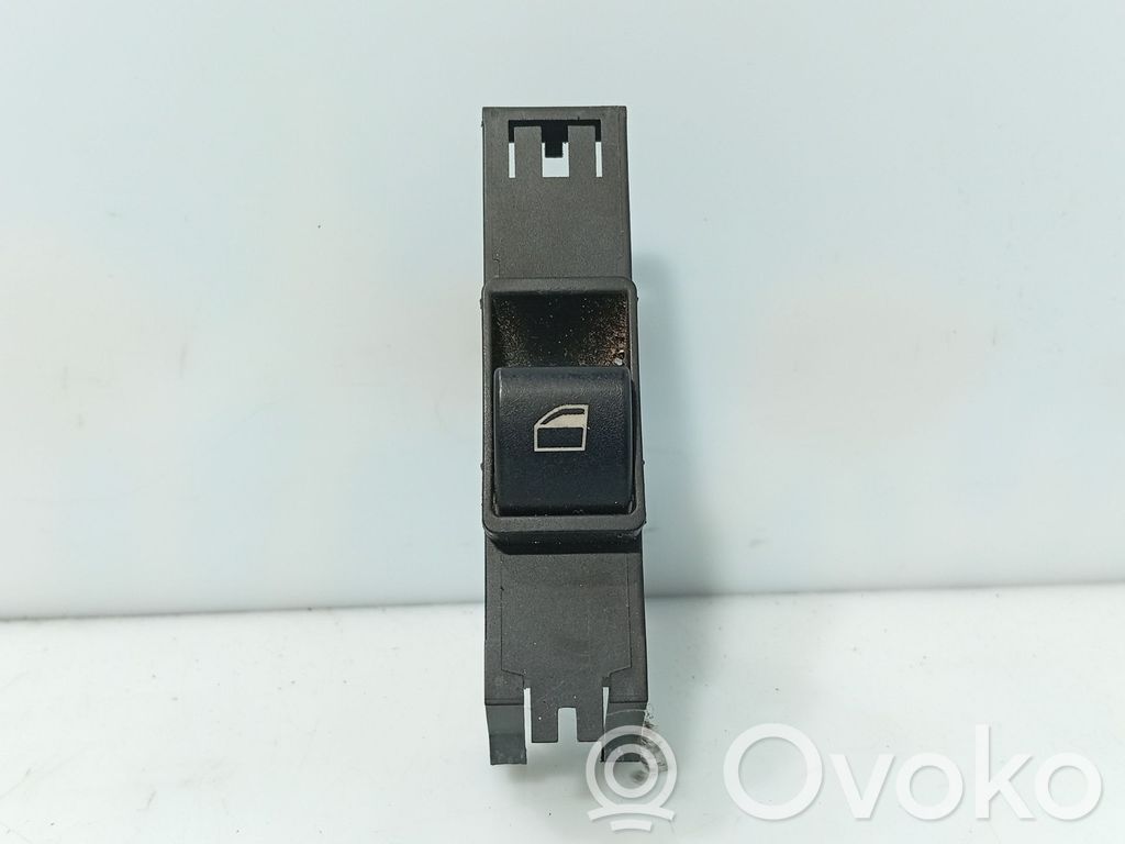 Interruptor del elevalunas eléctrico   61316902176,6902176,15869805
