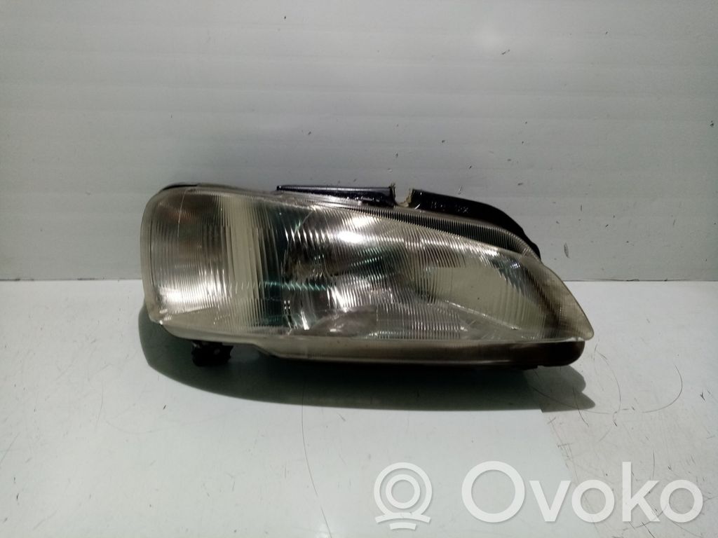Peugeot 106 Lampa przednia 