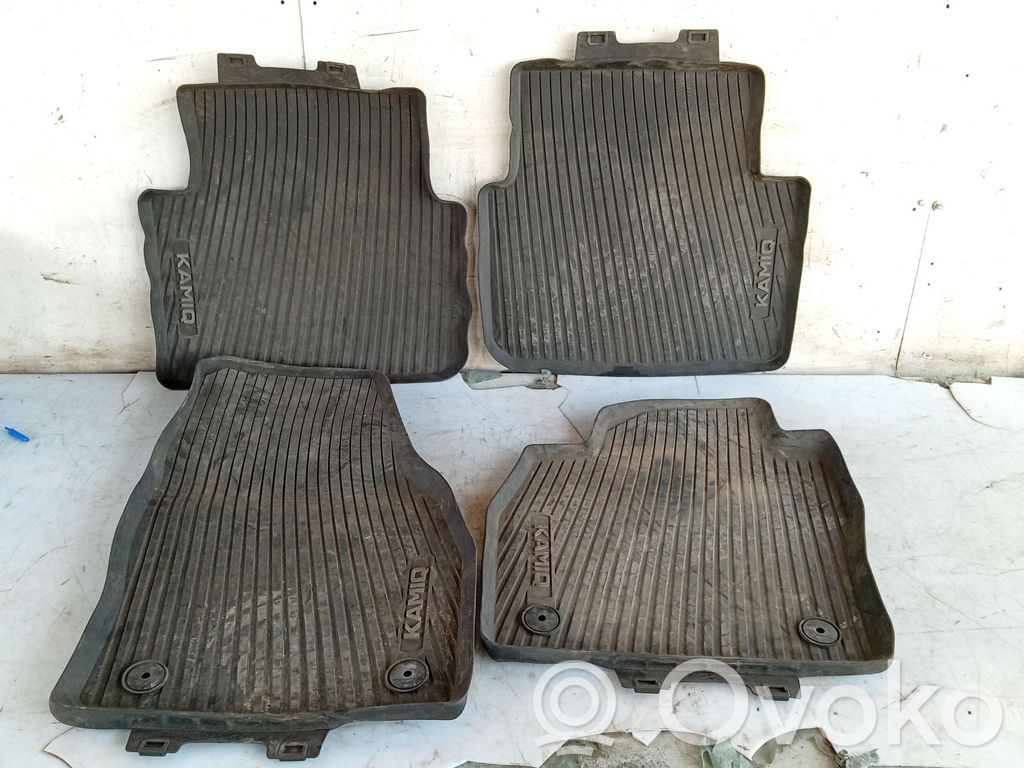 Skoda Kamiq Capac lateral zonă picioare 