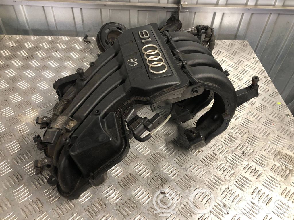 Audi A3 S3 8P Colector de admisión 