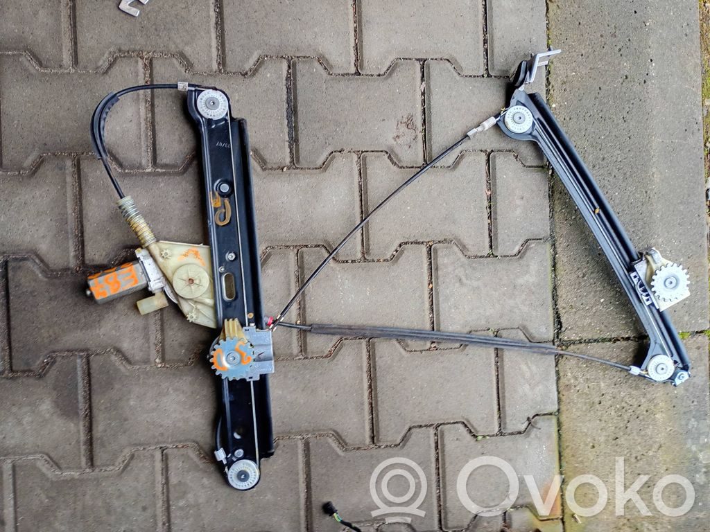 BMW 1 E81 E87 Front door window regulator with motor 