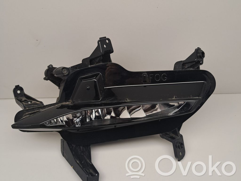 Miglas lukturis priekšā   92202J7500