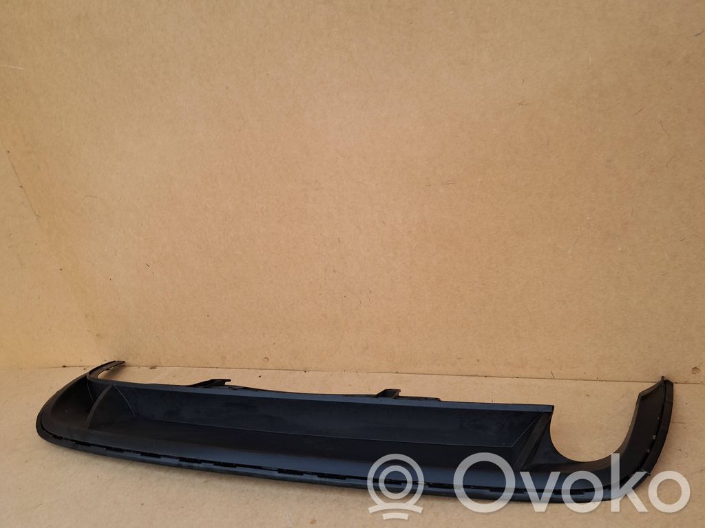 Volkswagen PASSAT B7 Moldura inferior del parachoques trasero 