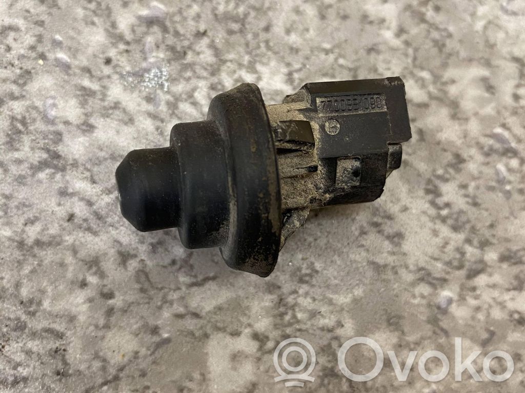 Sensor de la puerta delantera   7700831090