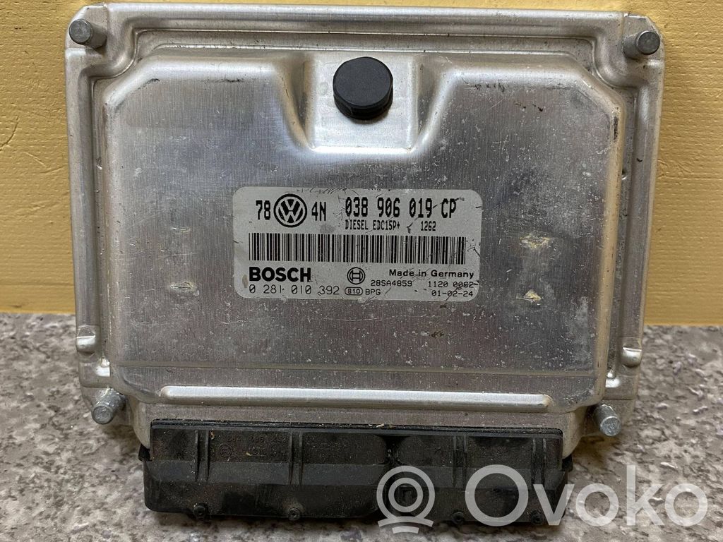 Volkswagen PASSAT B5.5 Engine control unit/module 