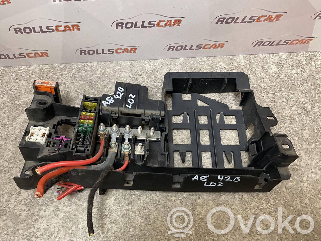 Audi A8 S8 D3 4E Saugiklių dėžė (komplektas) 