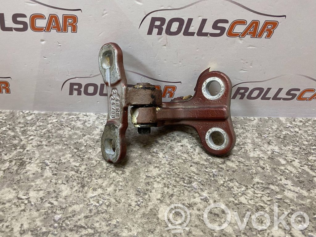 Volvo V50 Front door upper hinge 
