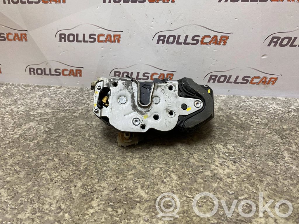 Opel Insignia A Front door lock 