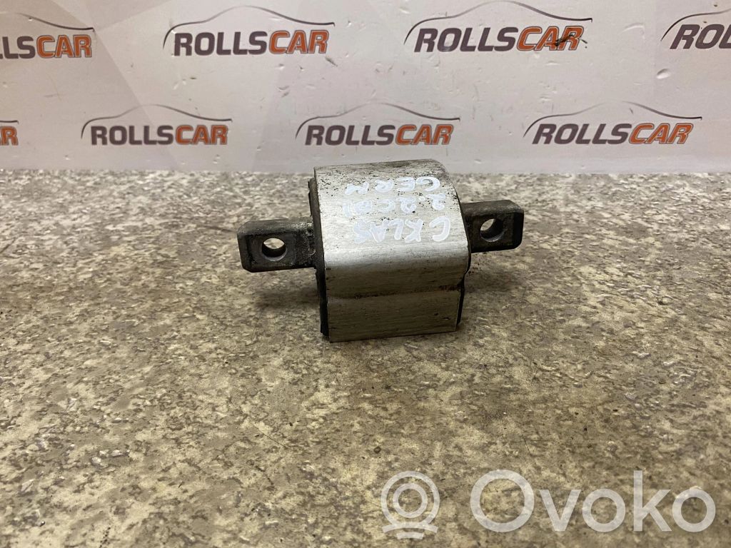 Mercedes-Benz C W203 Engine mount bracket 