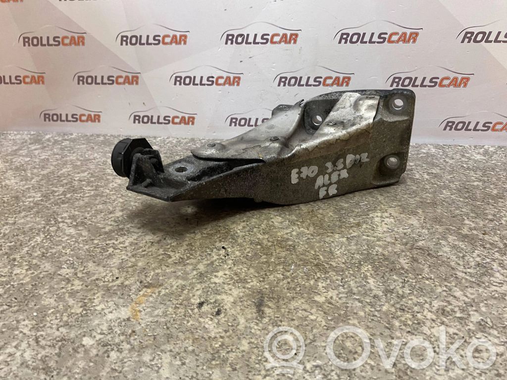 Engine mounting bracket   2211677268002,67871110