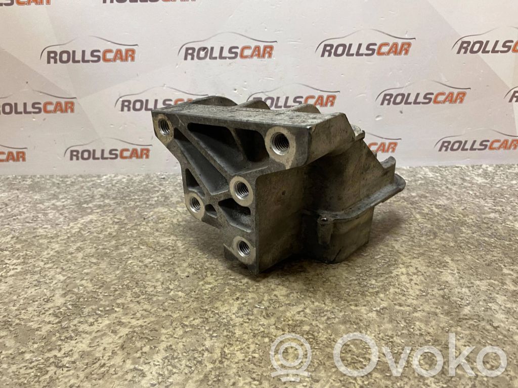 Land Rover Freelander 2 - LR2 Engine mounting bracket 