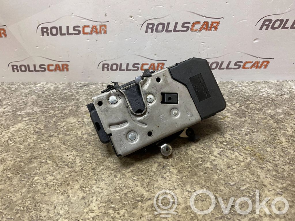 Opel Vivaro Front door lock 