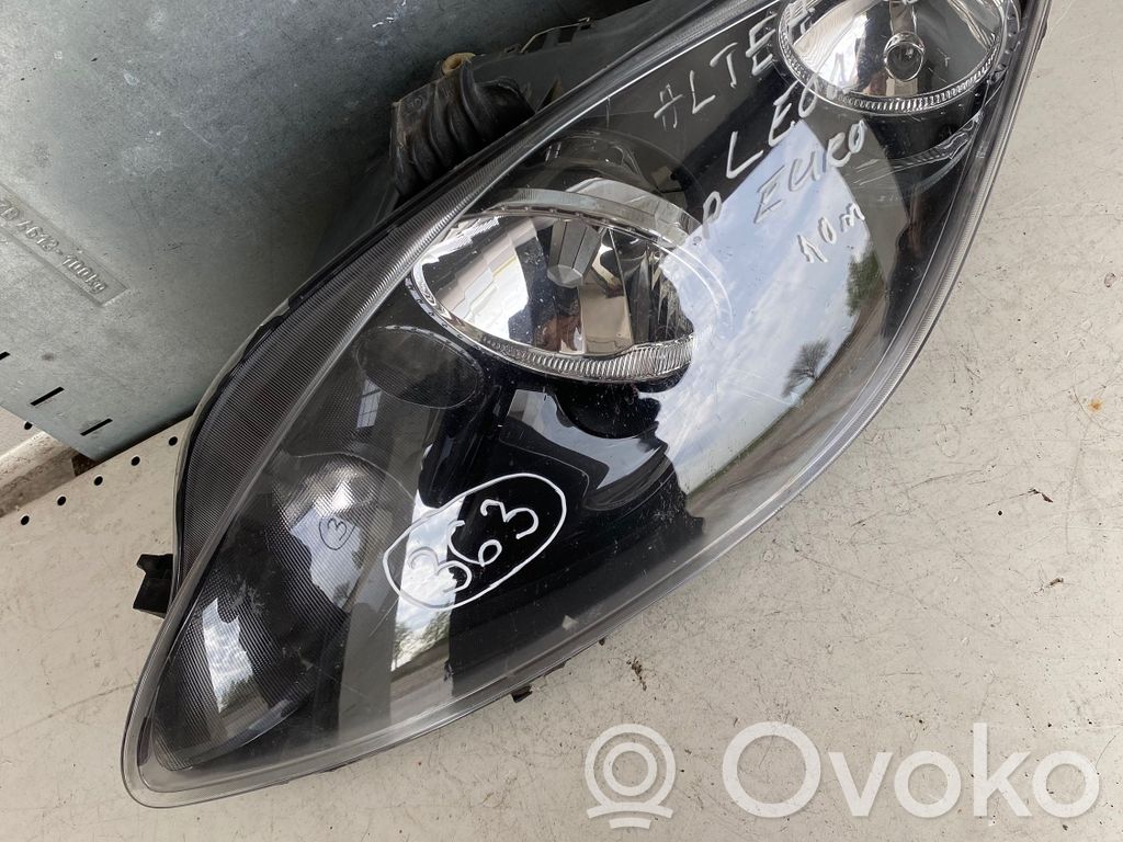 Seat Leon (1P) Lampa przednia 