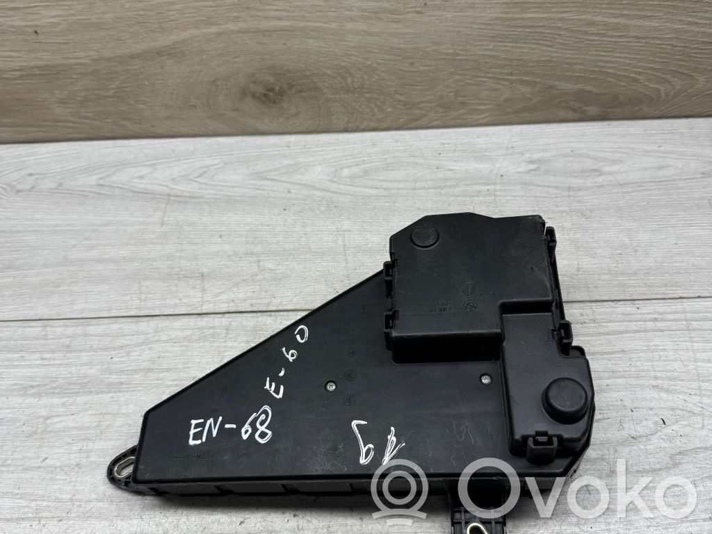 Saugiklių blokas   6906619