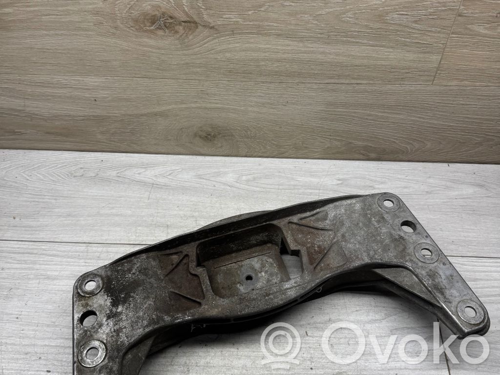 Gearbox mounting bracket   3992010