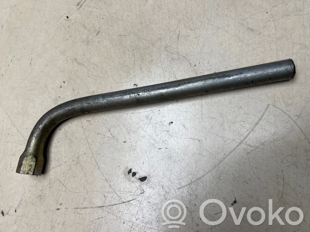 Llave de tuercas de rueda   191012219