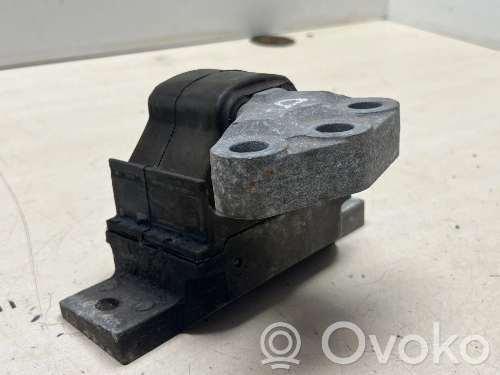 Opel Insignia A Engine mount bracket 