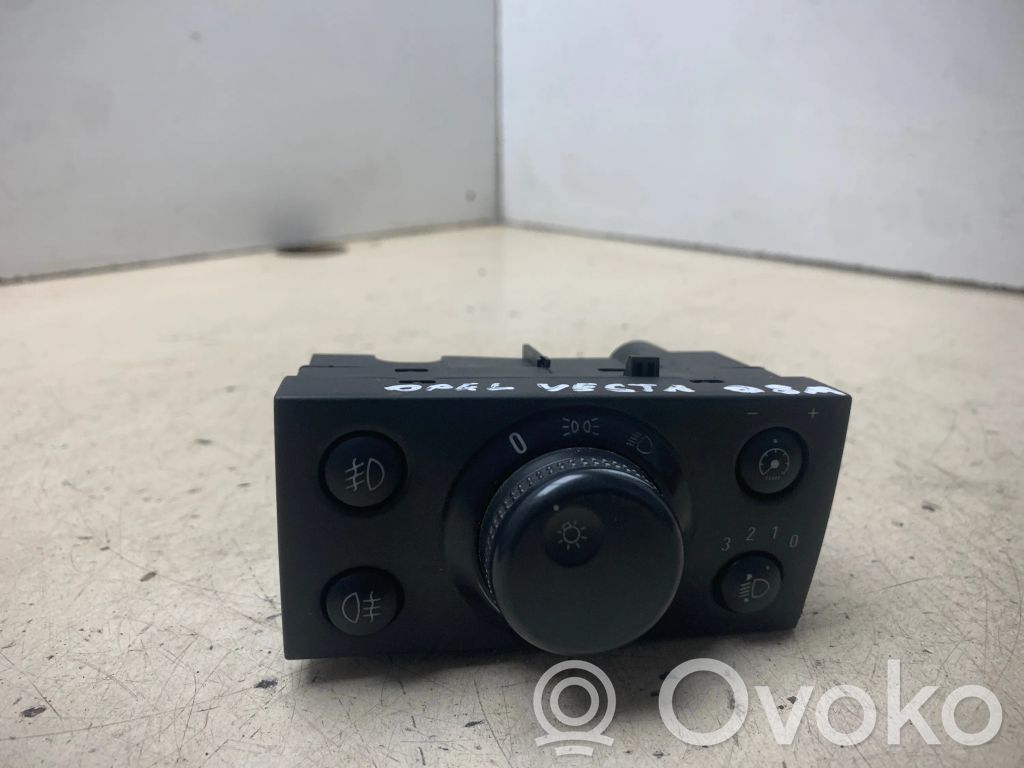 Light switch   13229539,0320,3257,04060053