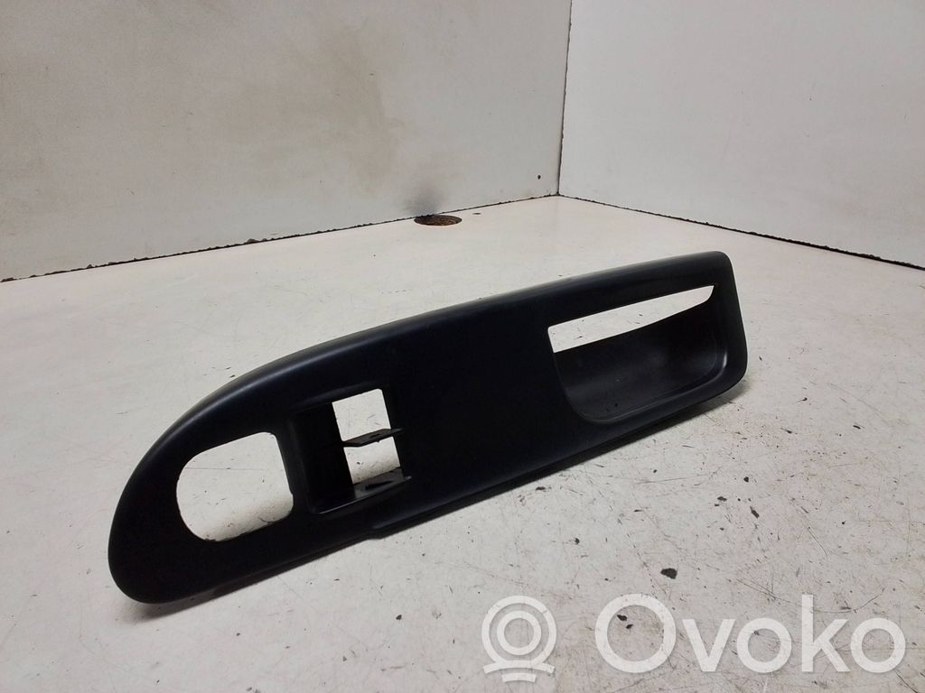 Volkswagen PASSAT B6 Front door window switch trim 
