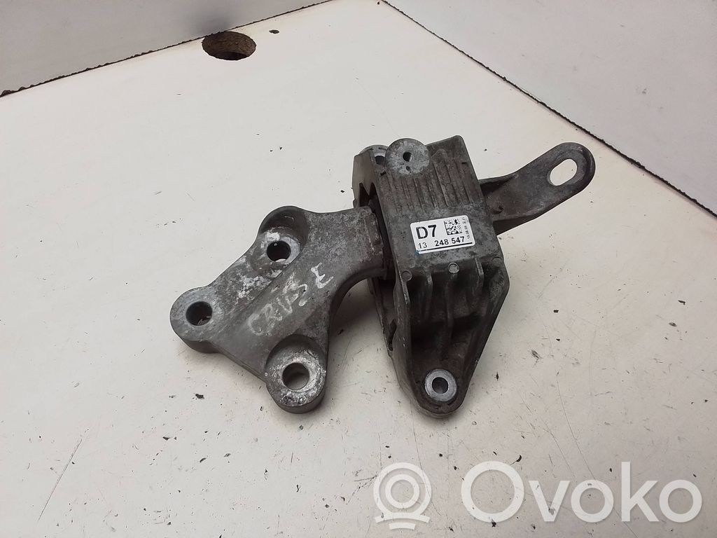 Chevrolet Cruze Engine mount bracket 