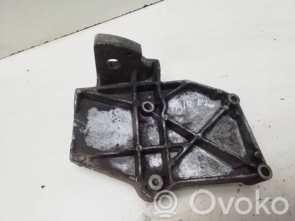 Audi A4 S4 B5 8D Engine mounting bracket 