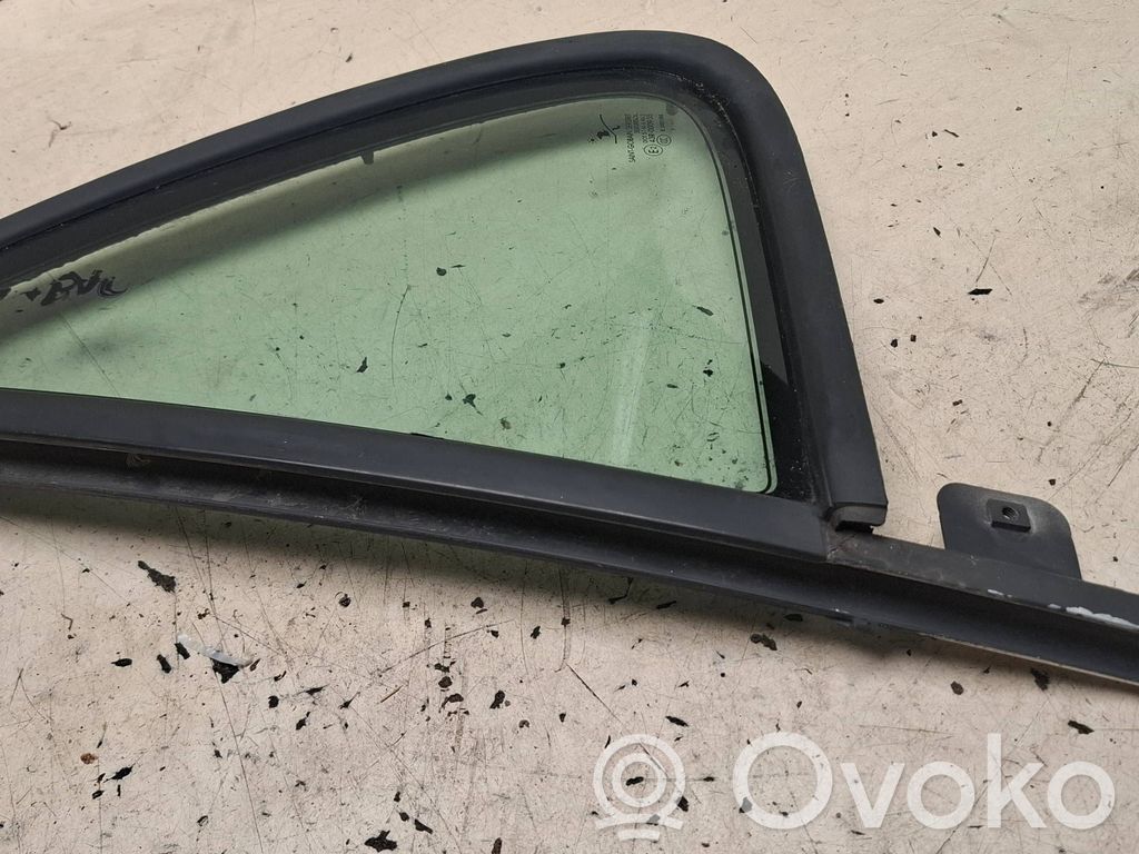 Saab 9-5 Ventanilla de ventilación de la puerta trasera 