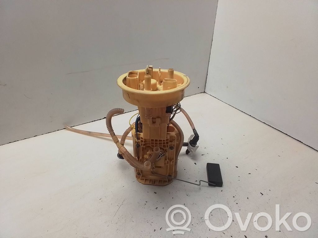 Audi A4 S4 B6 8E 8H Polttoainesäiliön pumppu 