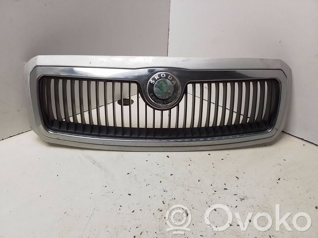 Skoda Octavia Mk2 (1Z) Front grill 