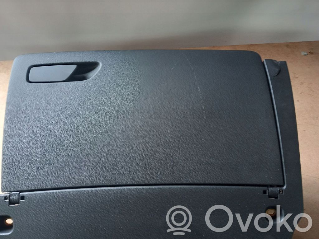 Guantera   8V1857035B6PS