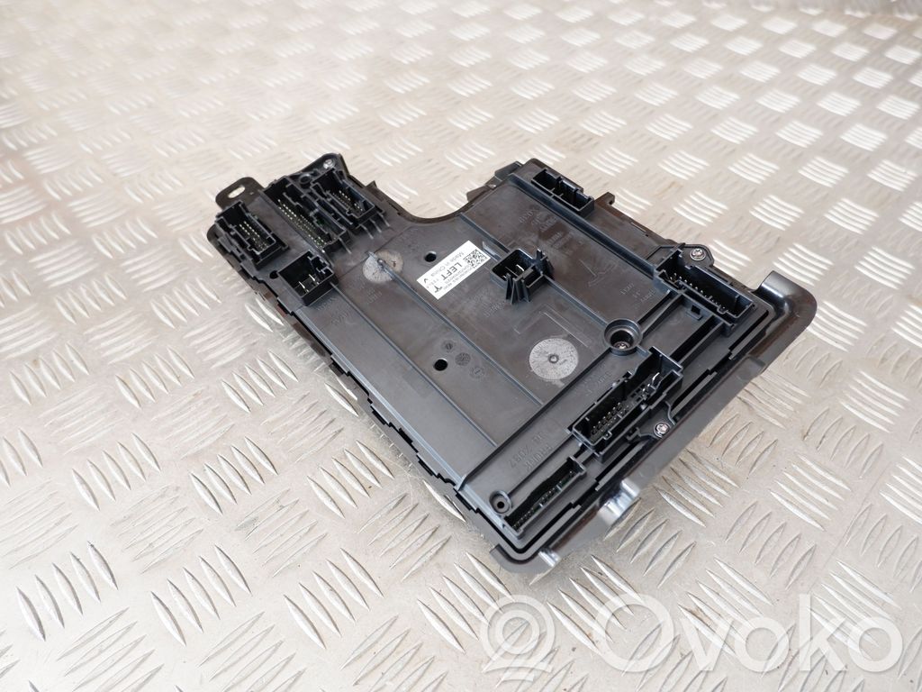 Tesla Model Y Comfort/convenience module 