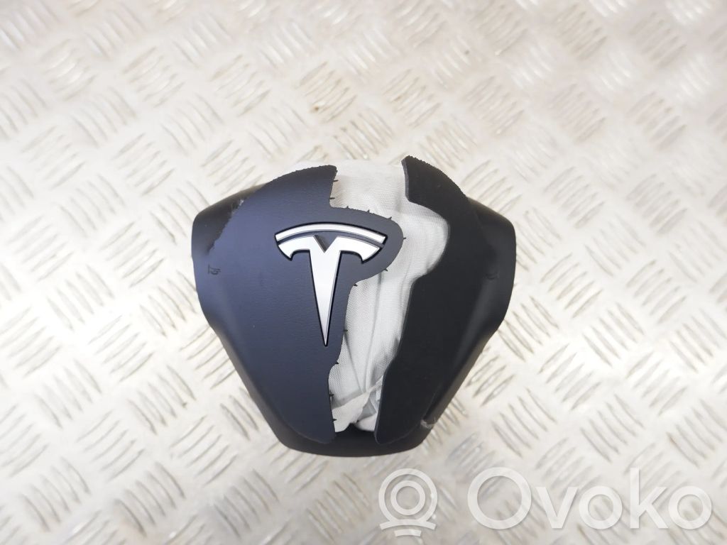 Tesla Model 3 Vairo oro pagalvė 