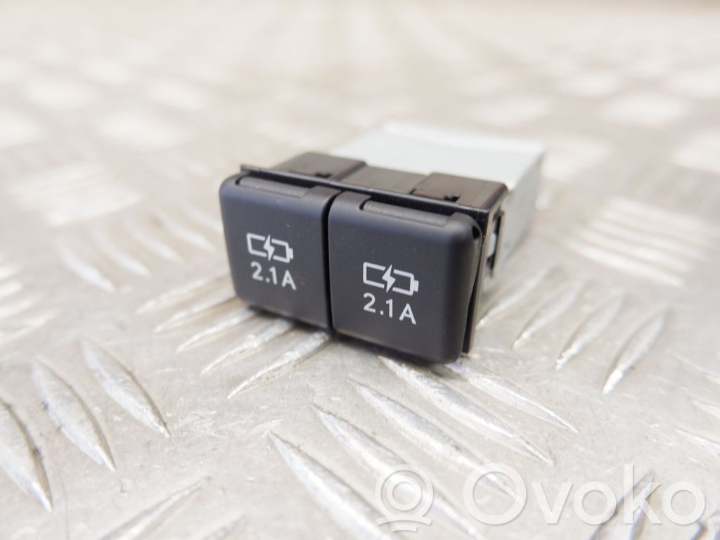Lexus ES 300h (7th Gen) USB socket connector 