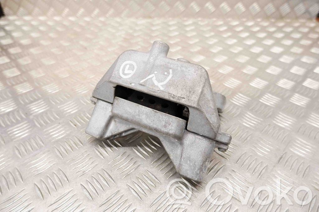 Engine mount bracket   2910A137,2910A137