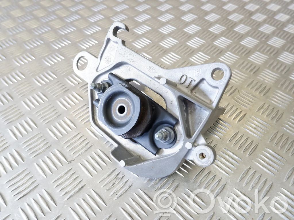 Nissan Qashqai Engine mount bracket 