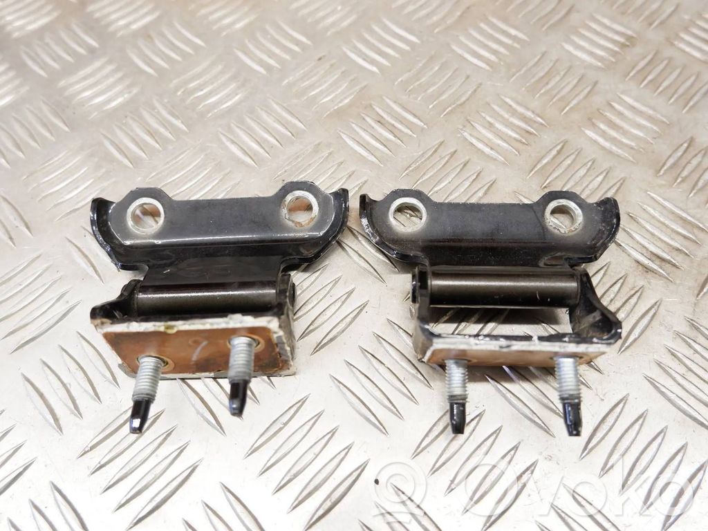 Tailgate/trunk/boot hinge   6881048010
