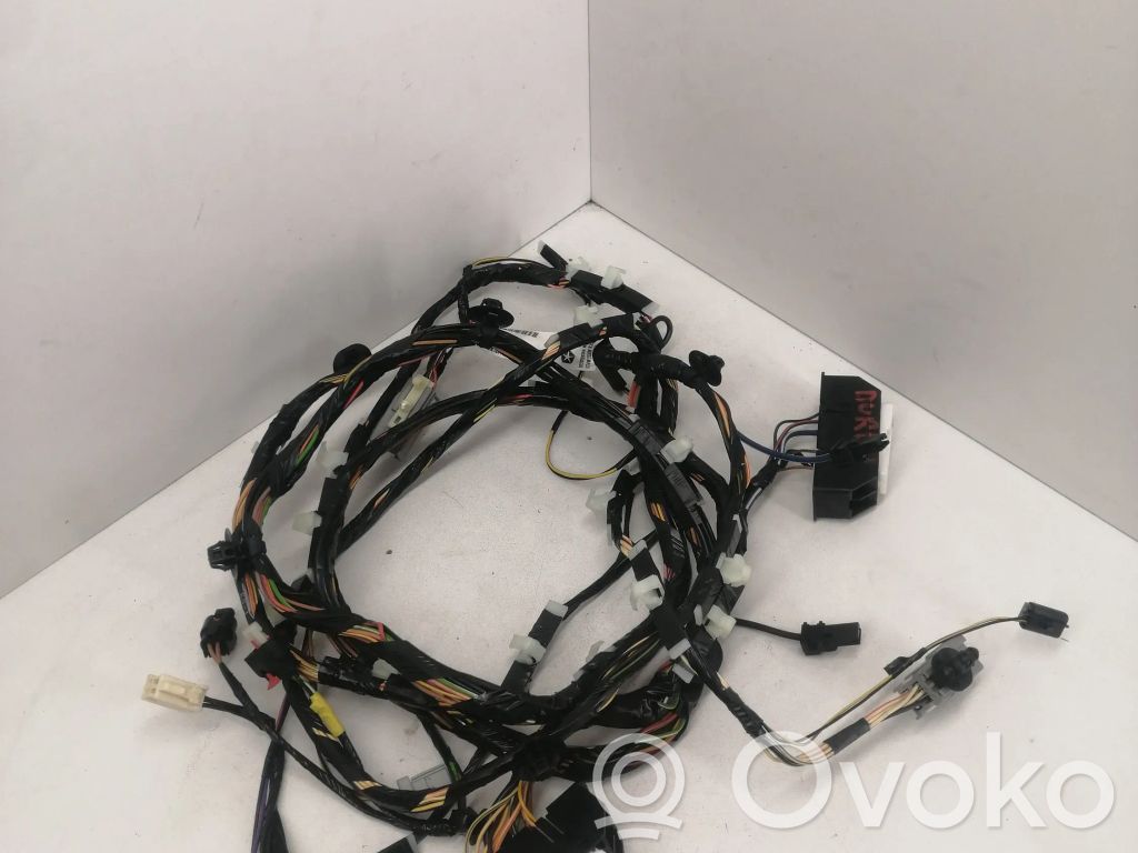 Arnés de cableado de la puerta trasera/maletero   68333632AB