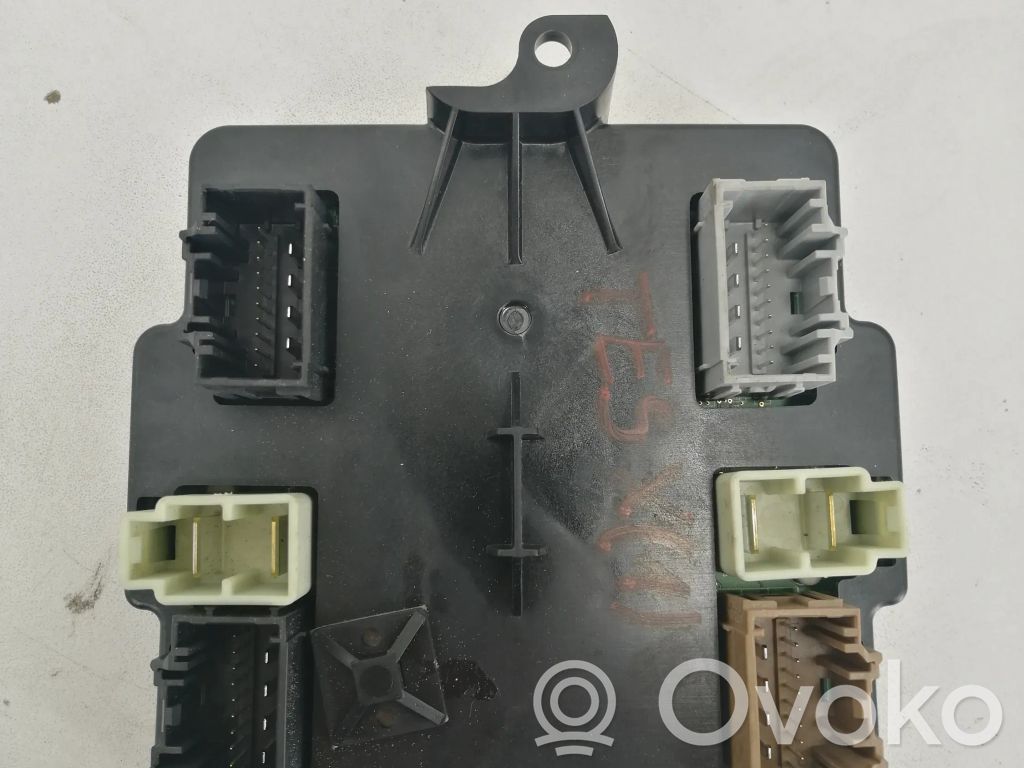Tesla Model X Door control unit/module 