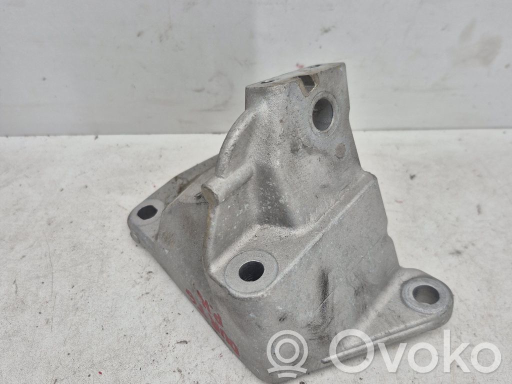 Dodge Durango Engine mounting bracket 