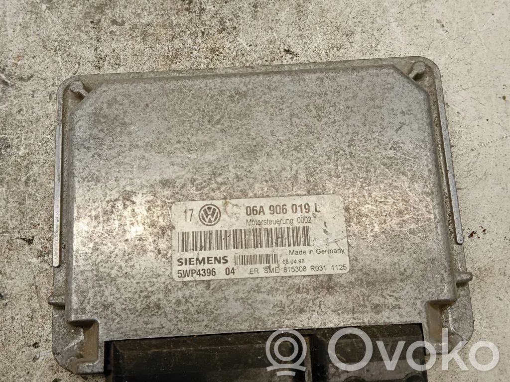 Volkswagen Golf IV Engine control unit/module 