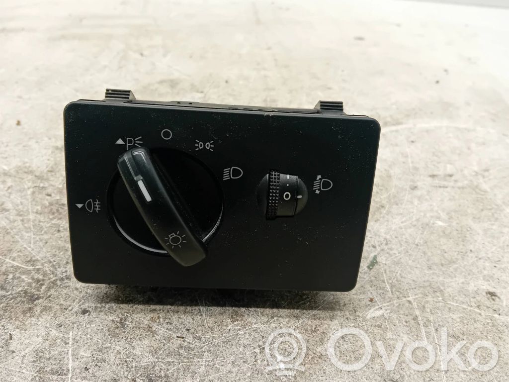 Light switch   3M5T13A024EB