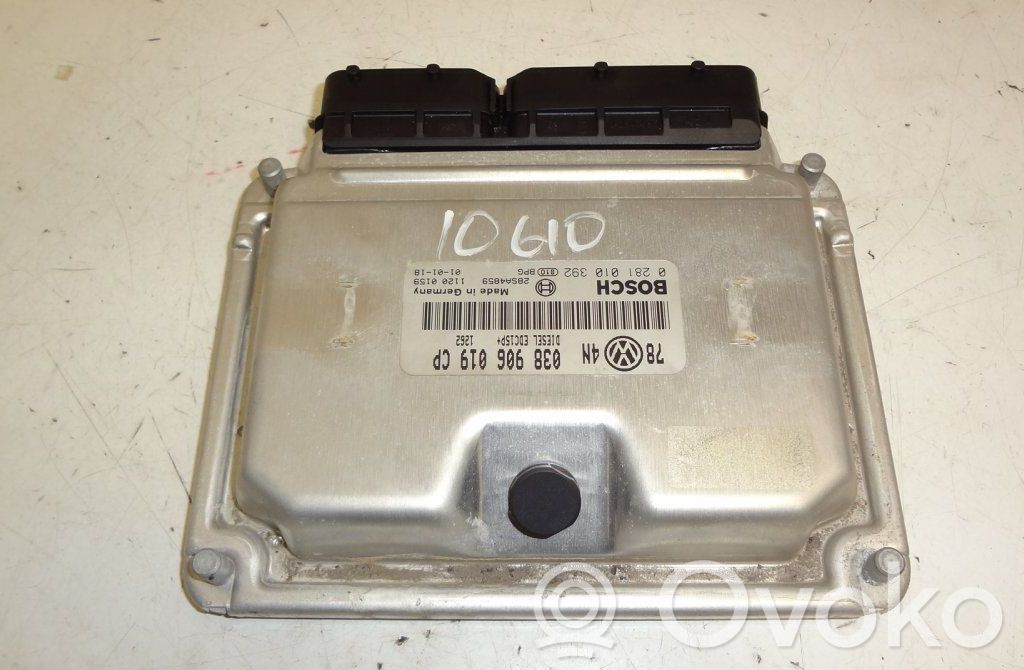 Volkswagen PASSAT B5.5 Engine control unit/module 