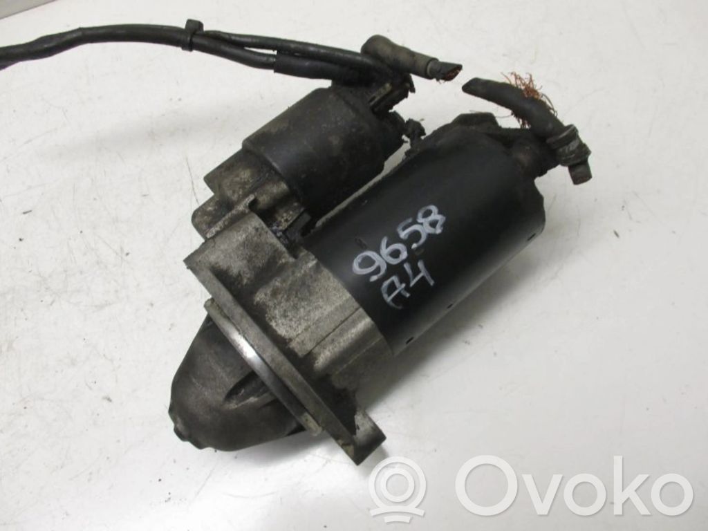 Audi A4 S4 B5 8D Starteris 