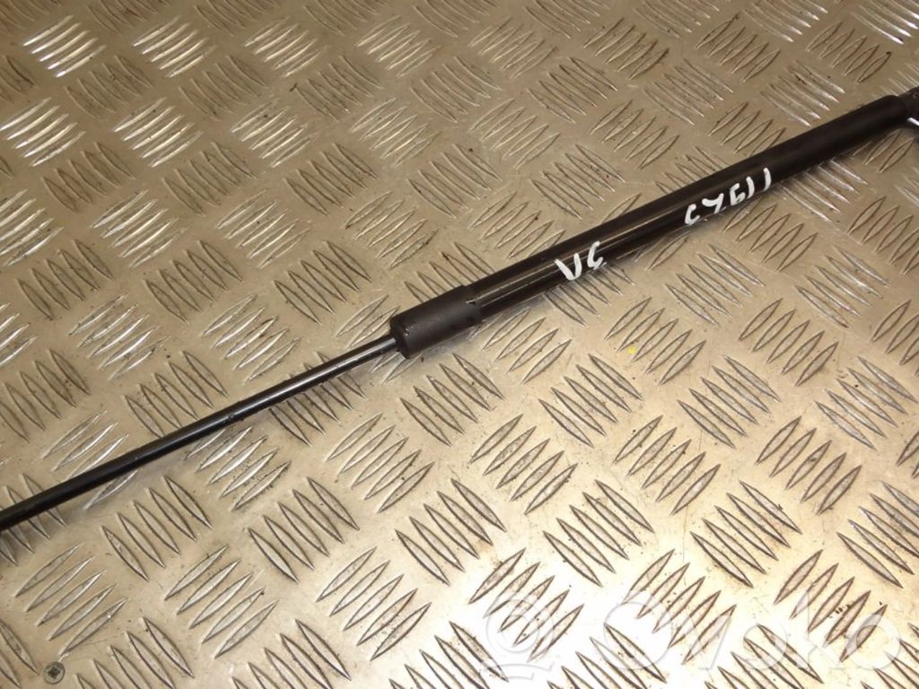 Jeep Grand Cherokee (WK) Tailgate strut 