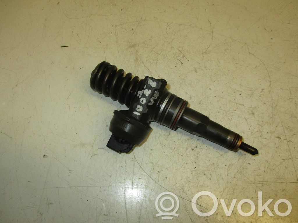 Volkswagen PASSAT B5.5 Inyector de combustible 
