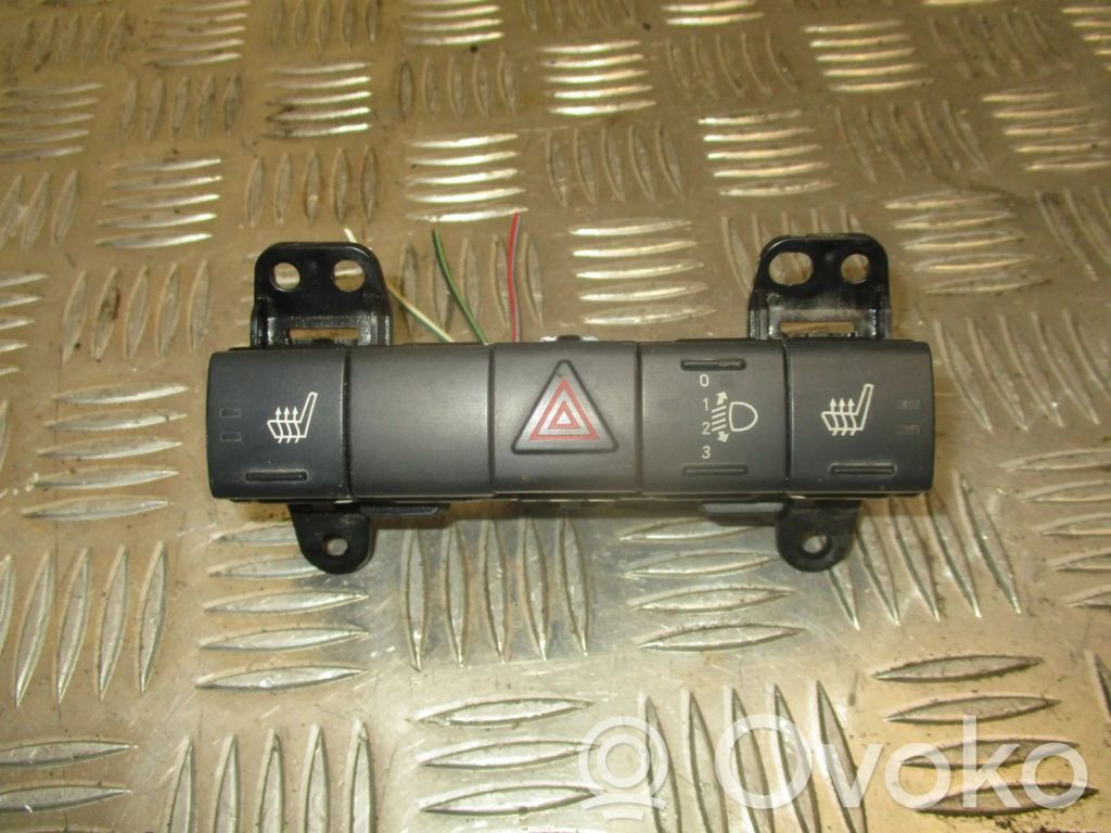 Other switches/knobs/shifts   P04602712AC