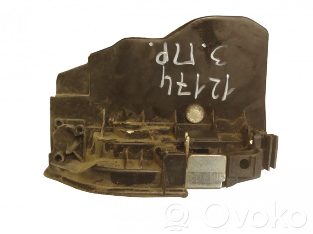 Rear door lock   7167076